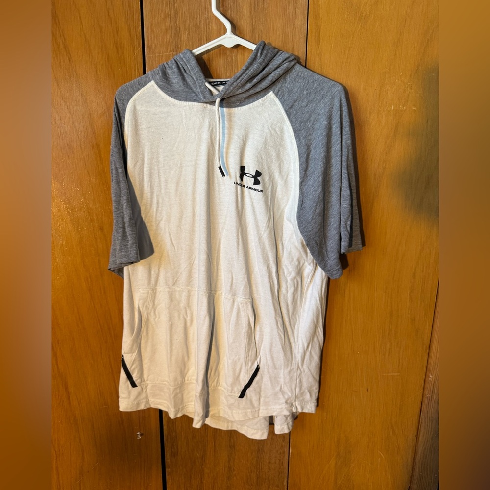 Under Armor hooded Tee